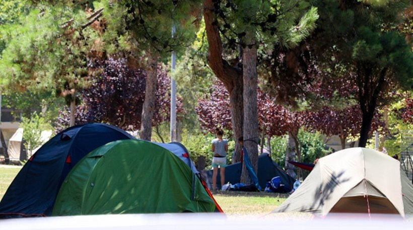 Σεξουαλική παρενόχληση στο ΑΠΘ – Γιατρός της κατασκήνωσης: «Eκείνη με παρακάλεσε να της βάλω κρέμα»